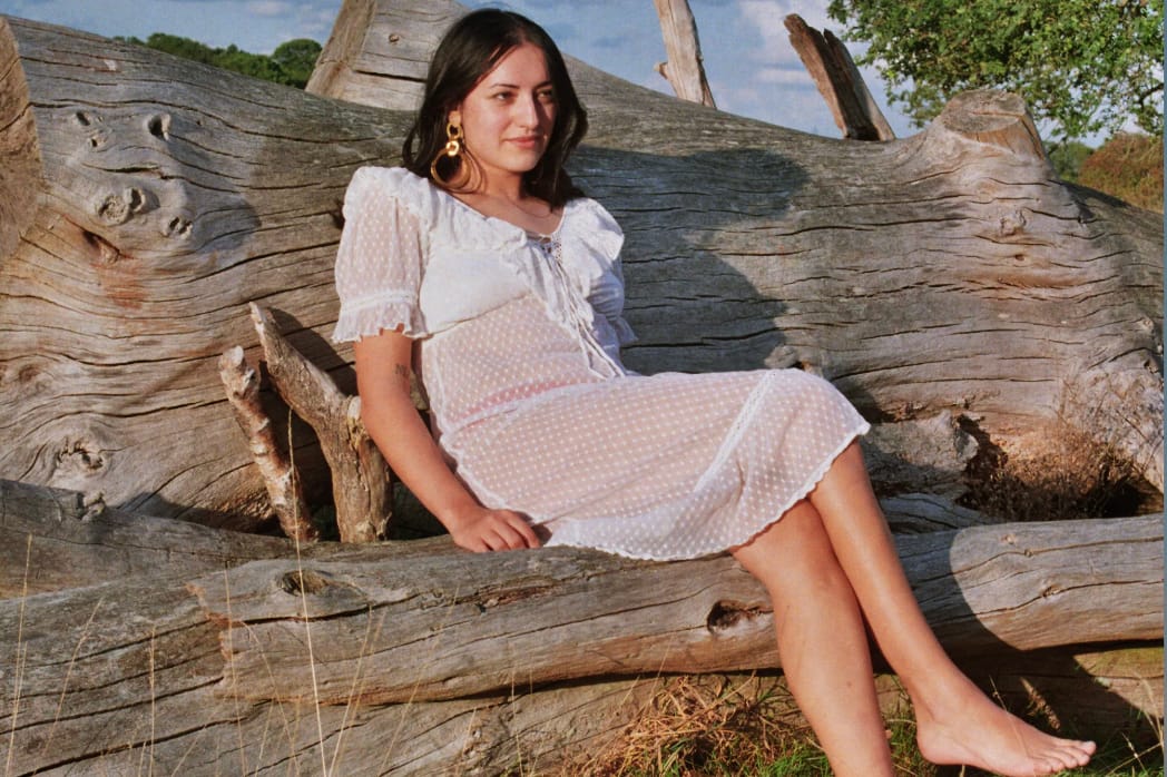 Holly Wilks - Leave Me