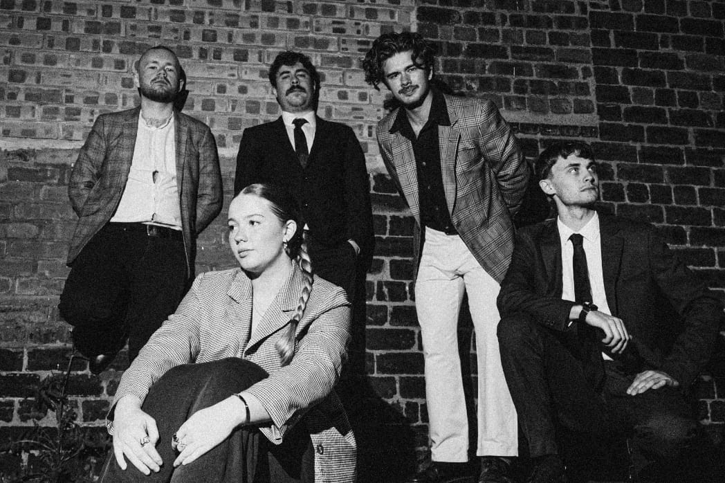 Vanderlye - One Way Train