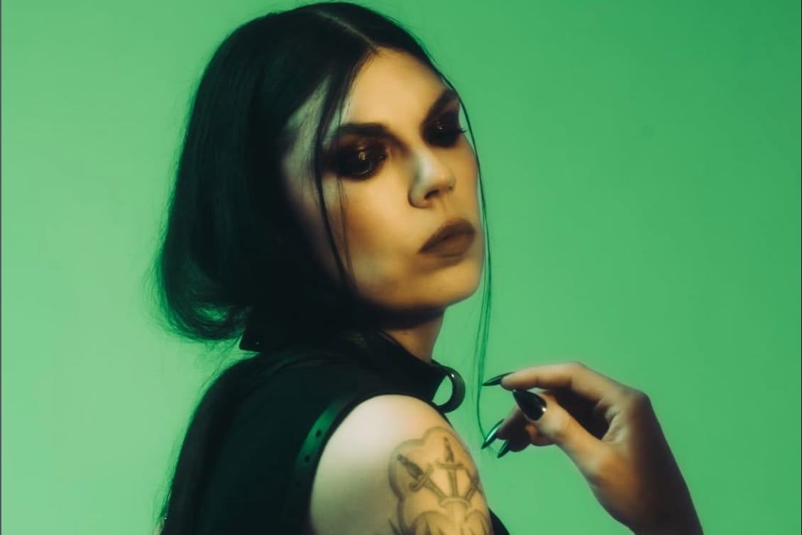 A.A. Williams - Hold It Together [Video]