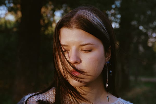 Eliza McLamb - Like the Boys [Video]