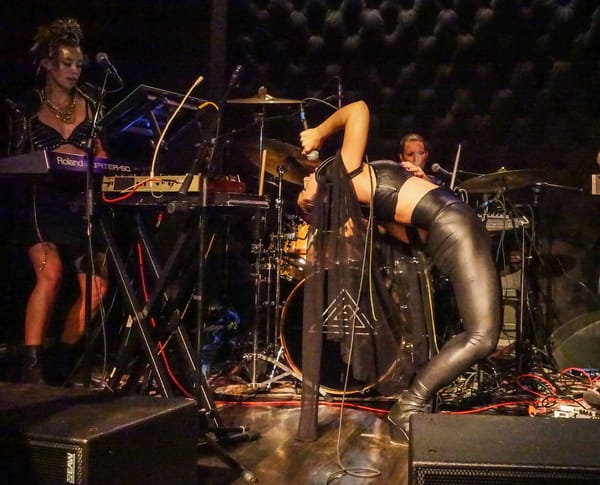 Is glamglare a Women in Music Blog?