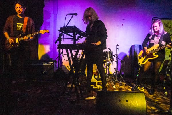 PHOTOS: Lantrns bring their dark electro pop to Palisades